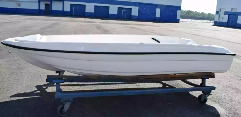 Стеклопластиковая лодка Пингвин (тримаран) в Орехово-Зуево