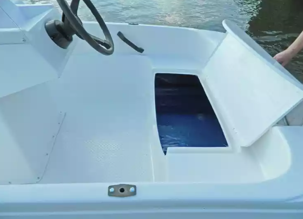 Стеклопластиковая лодка Пингвин с консолью (тримаран) в Орехово-Зуево